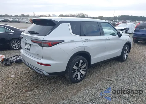 2025 Mitsubishi Outlander Se 2.5 2Wd z USA, uszkodzony, nr VIN JA4J3VA88SZ053602